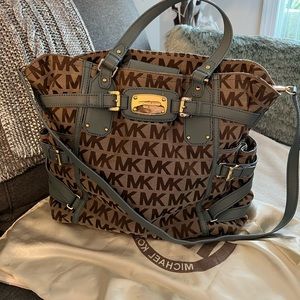 NWOT Large Michael Kors Signature Fabric and Blue Leather Detail Two way Bag